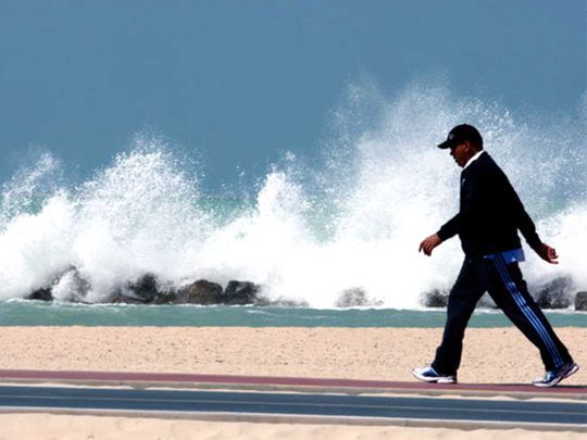 Weather: Cloud formation in Fujairah, 7-foot-high waves off UAE coast, residents warned