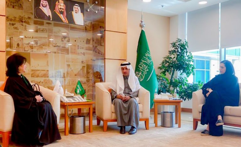 الشيخة ميّ تلتقي بوزير السياحة السعودي ضمن جولتها لدعم ترشيحها لمنصب أمين عام منظمة السياحة العالمية