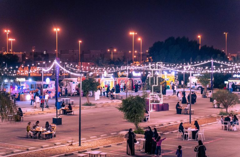 بلدية المحرق تخصص موقع على ساحلي البسيتين وقلالي لعربات الطعام المتنقلة