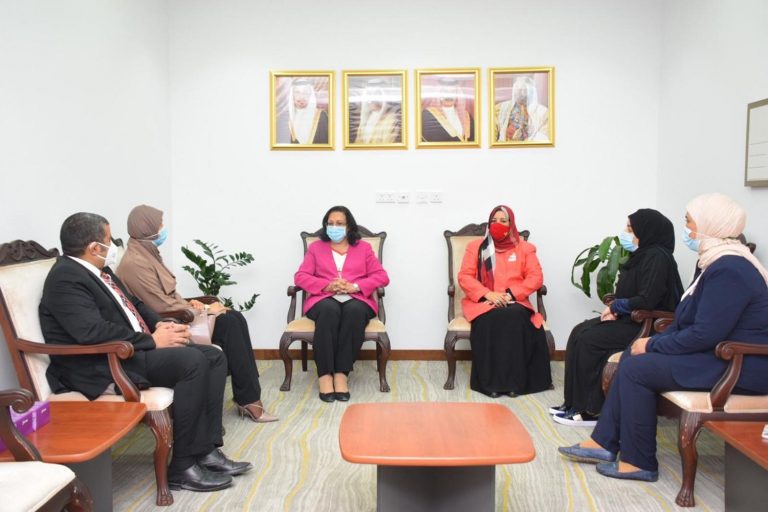 وزيرة الصحة تستقبل أصحاب الأفكار الفائزة في النسخة الثالثة من مسابقة الابتكار الحكومي «فكرة»