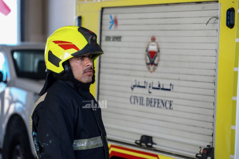 الدفاع المدني: إنقاذ شخص انحشر بداخل مركبته إثر حادث على شارع الشيخ سلمان