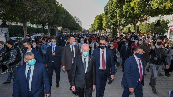 الرئيس يستعرض شعبيته ويتحدّى الغنوشي: أنا الضامن لإستمرار الدولة