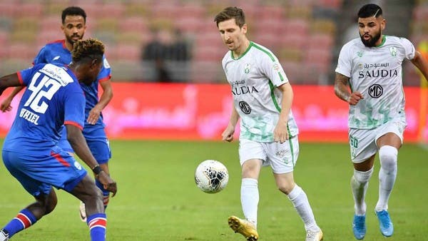 الرائد يضم محترف أهلي جدة