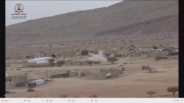 شاهد.. استهداف الحوثيين للقرى السكنية غرب مأرب
