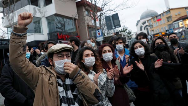 أردوغان يصف الطلبة المحتجين “بالإرهابيين”