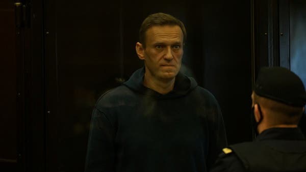 نافالني يمثل أمام القضاء.. والشرطة تعتقل أنصاره أمام المحكمة