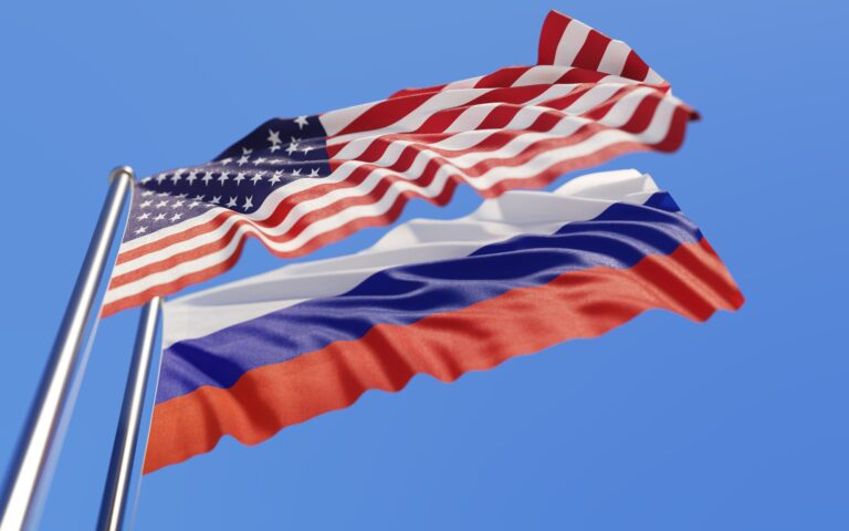 الرئيس الأميركي يصف الرئيس الروسي بـ “القاتل”