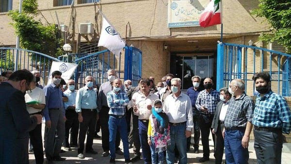 إعلام إيراني: آلاف المتقاعدون يتظاهرون ضد الغلاء والفقر في مدن عدة