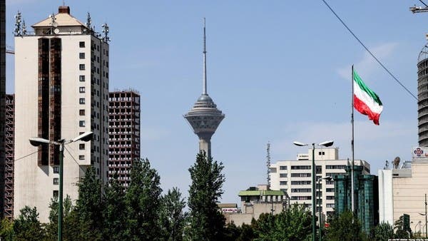 نظام إيران على شفا الانهيار المالي.. “استنزف معظم احتياطاته”