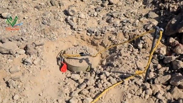 نزحا بعد تدمير منزلهما.. لغم حوثي يقتل شقيقين باليمن
