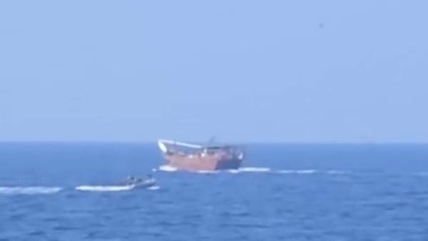 الأسطول الخامس الأميركي يسيطر على قارب أسلحة مهربة في بحر العرب