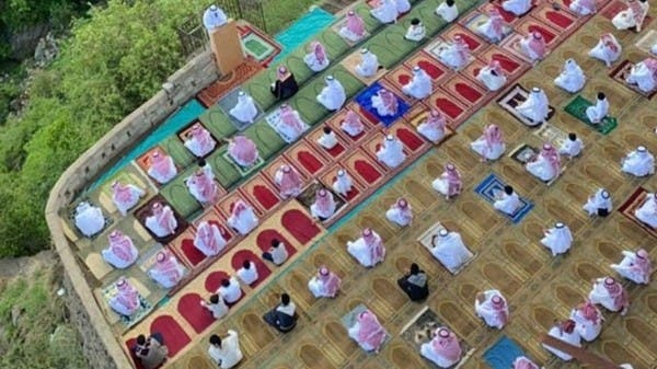 صور ساحرة.. صلاة العيد بأشهر مصلى “معلّق” في السعودية