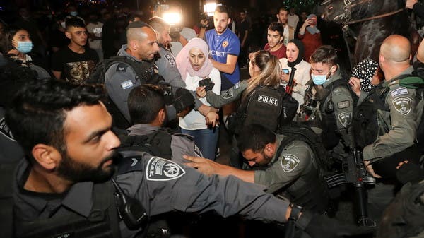 اشتباكات مستمرة.. قذائف من غزة واعتقال فلسطينيين بالقدس
