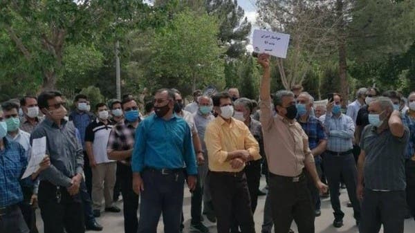 احتجاجات غاضبة.. متقاعدو إيران يتهمون الحكومة بالكذب