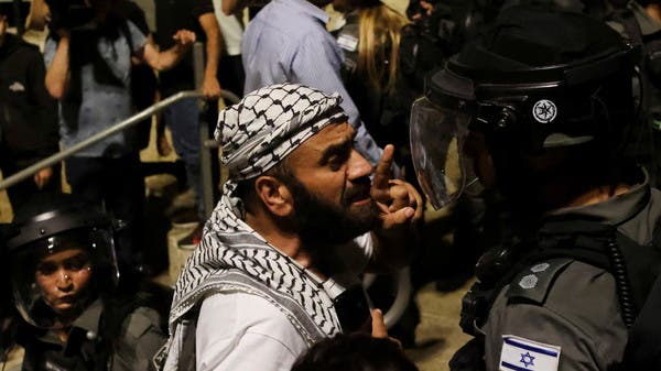مواجهات داخل ساحات الأقصى.. توتر في القدس وواشنطن قلقة